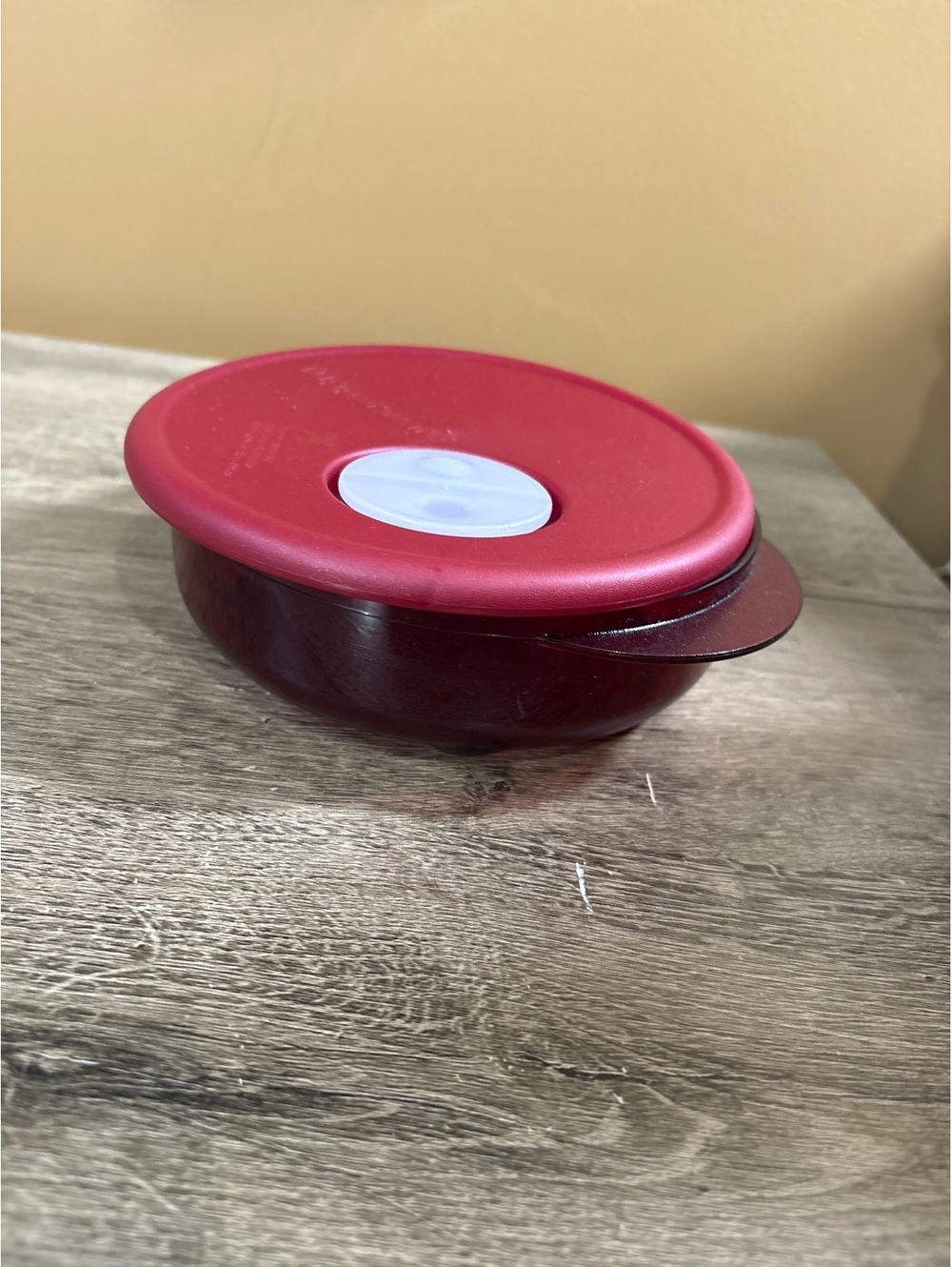 Tupperware Red Microwave Container with Vent Lid 400ml